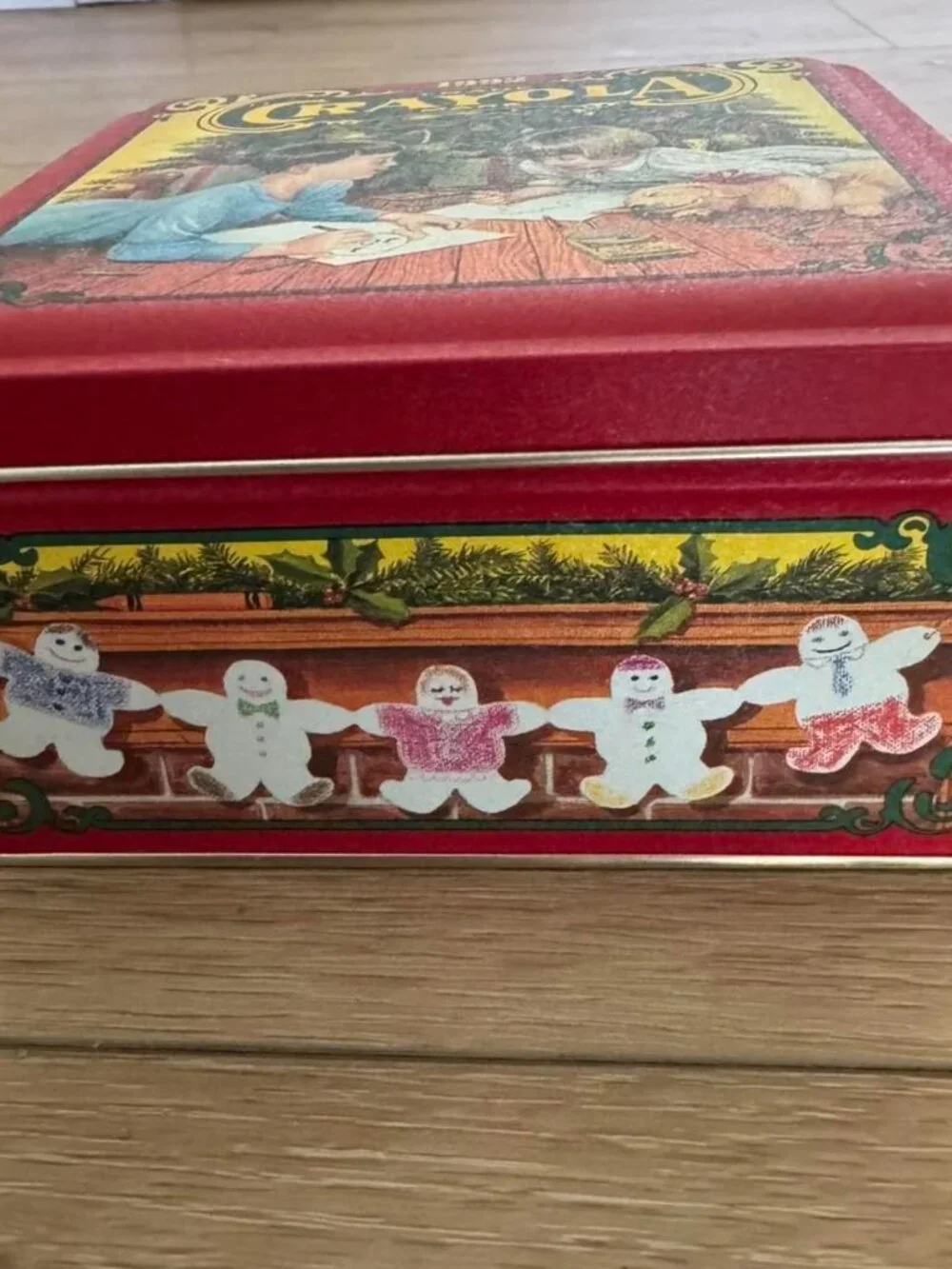 ✨❤️Vintage Collectible 1992 Crayola Christmas Holiday Metal Storage Tin